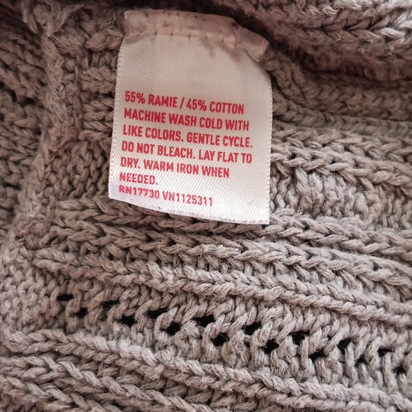 A Grey Stylish Croppy Button up Sweater Size Large - Picture 9 of 9